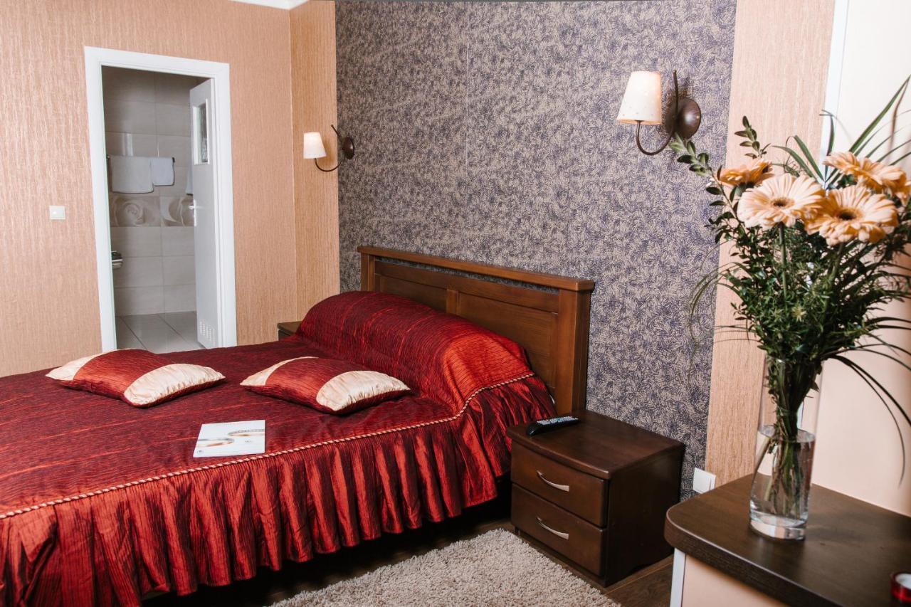 Hotel Dikanka Kulikov Экстерьер фото